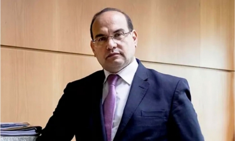 مجلس العمداء السابقين يندد بإصدار بطاقة إيداع ضد شوقي الطبيب